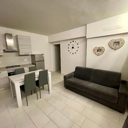 Anita'S House-Abitazione A Pochi Passi Dal Centro Apartment Pesaro Bagian luar foto