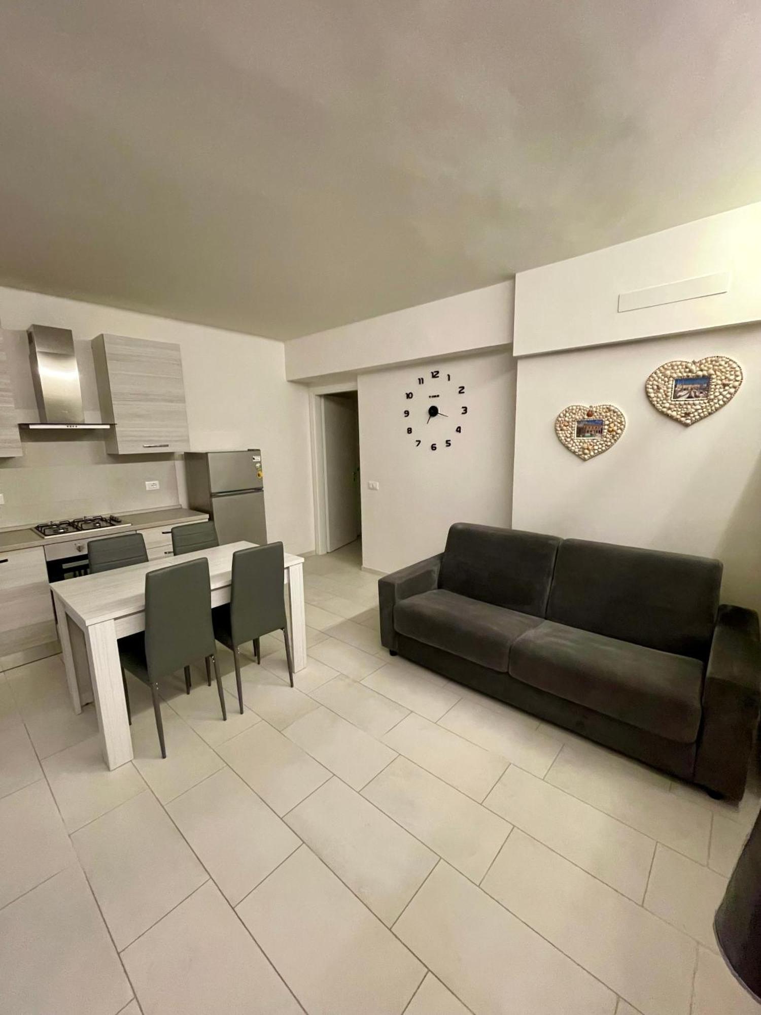 Anita'S House-Abitazione A Pochi Passi Dal Centro Apartment Pesaro Bagian luar foto
